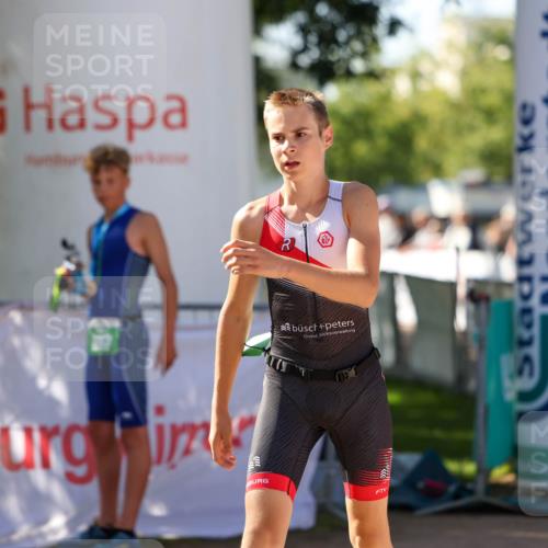 01.09.2024 - 17. Tribühne Triathlon Michael Strokosch http://msf.ph/oto/6905220 01.09.2024 11:07:02 Ziel 192 meine-sportfotos.de