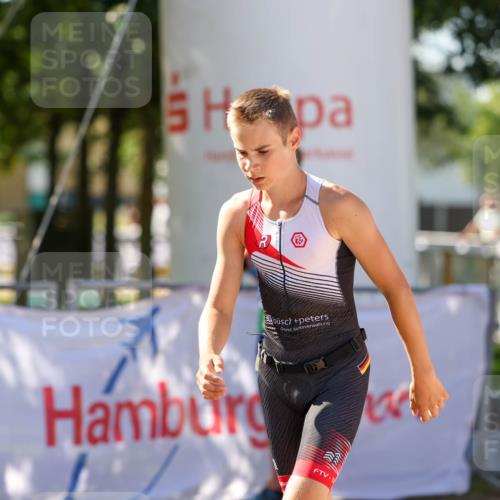 01.09.2024 - 17. Tribühne Triathlon Michael Strokosch http://msf.ph/oto/6905228 01.09.2024 11:07:02 Ziel 192 meine-sportfotos.de