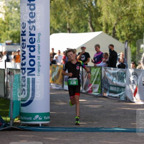 01.09.2024 - 17. Tribühne Triathlon Michael Strokosch http://msf.ph/oto/6905252 01.09.2024 11:07:22 Ziel 236 meine-sportfotos.de