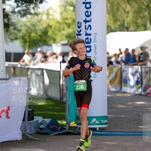 01.09.2024 - 17. Tribühne Triathlon Michael Strokosch http://msf.ph/oto/6905282 01.09.2024 11:07:23 Ziel 236 meine-sportfotos.de