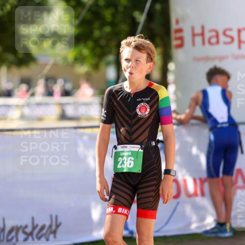 01.09.2024 - 17. Tribühne Triathlon Michael Strokosch http://msf.ph/oto/6905332 01.09.2024 11:07:26 Ziel 171, 236 meine-sportfotos.de