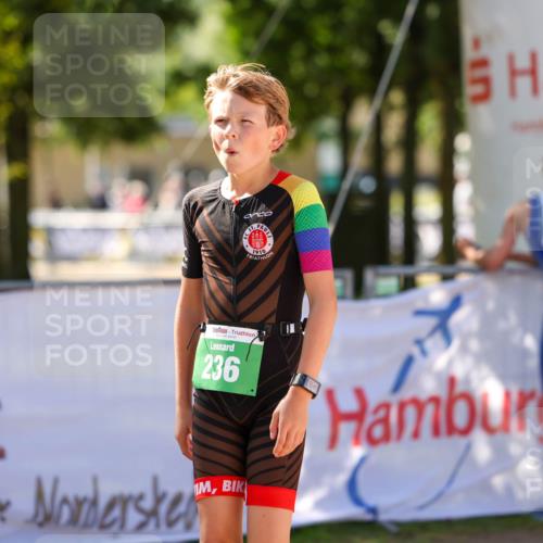 01.09.2024 - 17. Tribühne Triathlon Michael Strokosch http://msf.ph/oto/6905343 01.09.2024 11:07:26 Ziel 171, 236 meine-sportfotos.de