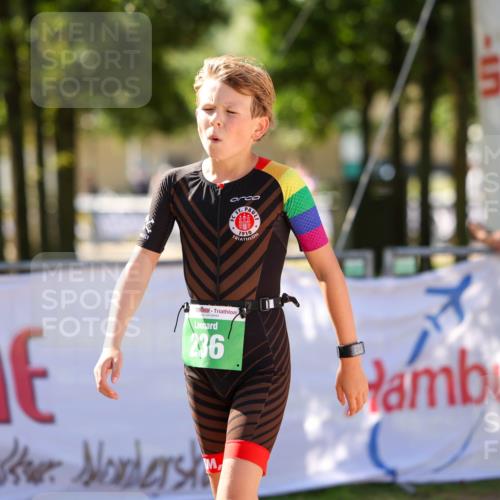 01.09.2024 - 17. Tribühne Triathlon Michael Strokosch http://msf.ph/oto/6905347 01.09.2024 11:07:27 Ziel 171 meine-sportfotos.de
