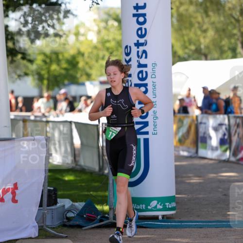 01.09.2024 - 17. Tribühne Triathlon Michael Strokosch http://msf.ph/oto/6905380 01.09.2024 11:07:32 Ziel 171 meine-sportfotos.de