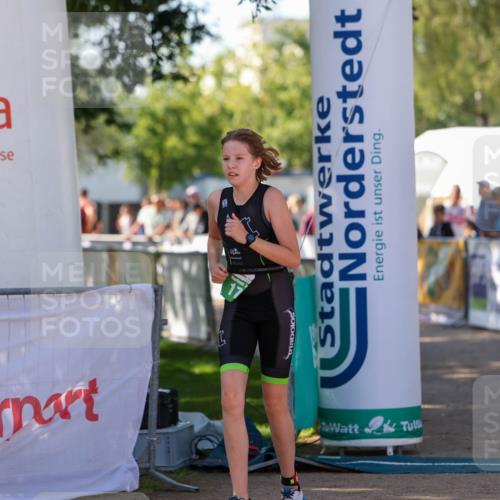 01.09.2024 - 17. Tribühne Triathlon Michael Strokosch http://msf.ph/oto/6905384 01.09.2024 11:07:33 Ziel 171 meine-sportfotos.de
