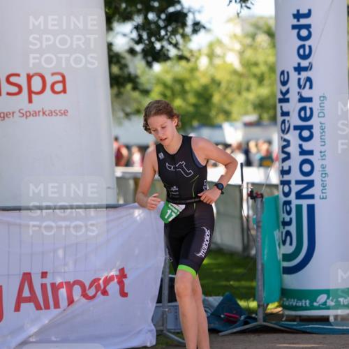 01.09.2024 - 17. Tribühne Triathlon Michael Strokosch http://msf.ph/oto/6905390 01.09.2024 11:07:33 Ziel 171 meine-sportfotos.de