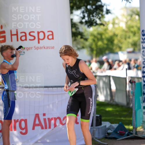 01.09.2024 - 17. Tribühne Triathlon Michael Strokosch http://msf.ph/oto/6905396 01.09.2024 11:07:33 Ziel 171 meine-sportfotos.de