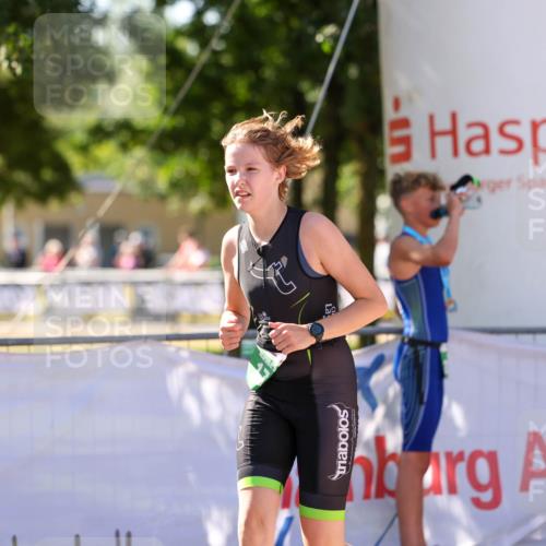 01.09.2024 - 17. Tribühne Triathlon Michael Strokosch http://msf.ph/oto/6905409 01.09.2024 11:07:34 Ziel 171 meine-sportfotos.de