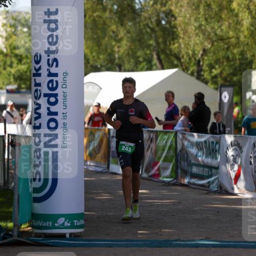 01.09.2024 - 17. Tribühne Triathlon Michael Strokosch http://msf.ph/oto/6905419 01.09.2024 11:07:46 Ziel 243 meine-sportfotos.de