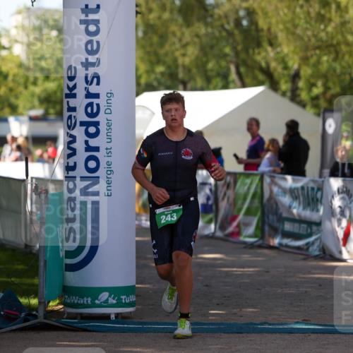 01.09.2024 - 17. Tribühne Triathlon Michael Strokosch http://msf.ph/oto/6905427 01.09.2024 11:07:47 Ziel 243 meine-sportfotos.de