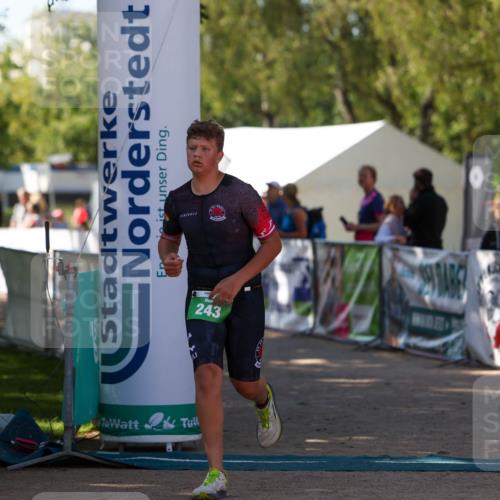 01.09.2024 - 17. Tribühne Triathlon Michael Strokosch http://msf.ph/oto/6905434 01.09.2024 11:07:47 Ziel 243 meine-sportfotos.de