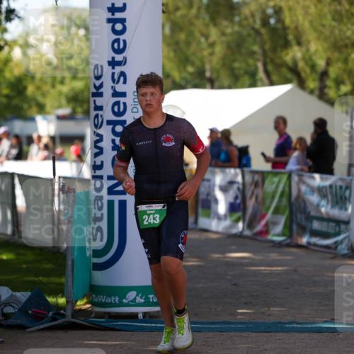 01.09.2024 - 17. Tribühne Triathlon Michael Strokosch http://msf.ph/oto/6905443 01.09.2024 11:07:48 Ziel 243 meine-sportfotos.de