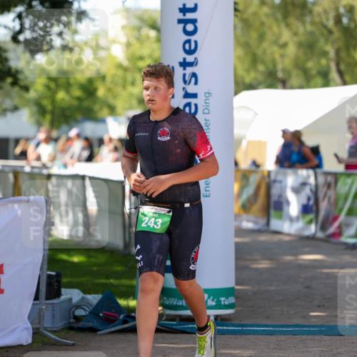 01.09.2024 - 17. Tribühne Triathlon Michael Strokosch http://msf.ph/oto/6905446 01.09.2024 11:07:48 Ziel 243 meine-sportfotos.de