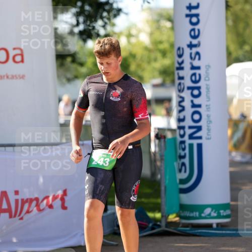 01.09.2024 - 17. Tribühne Triathlon Michael Strokosch http://msf.ph/oto/6905456 01.09.2024 11:07:49 Ziel 243 meine-sportfotos.de
