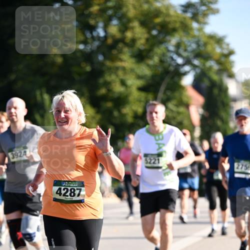 01.09.2024 - BARMER Alsterlauf Dr. Thomas Lammeyer http://msf.ph/oto/6905486 01.09.2024 09:41:15 Laufen 3924, 10, 35, 4287, 5221, 2755 meine-sportfotos.de