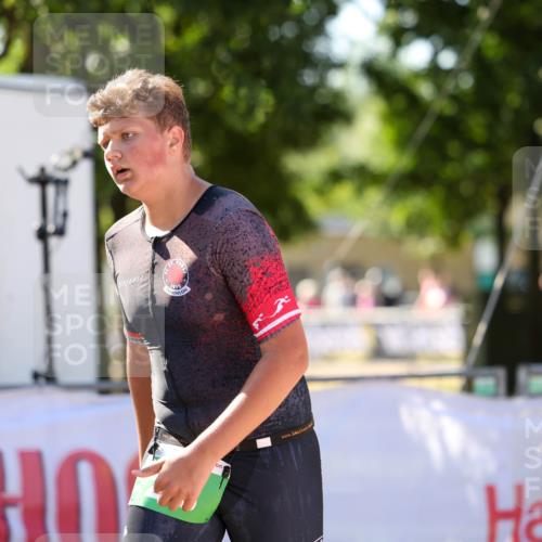 01.09.2024 - 17. Tribühne Triathlon Michael Strokosch http://msf.ph/oto/6905505 01.09.2024 11:07:51 Ziel 243 meine-sportfotos.de