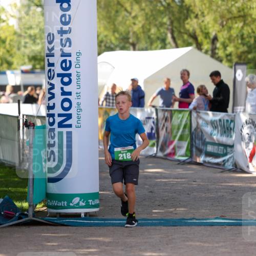 01.09.2024 - 17. Tribühne Triathlon Michael Strokosch http://msf.ph/oto/6905527 01.09.2024 11:07:59 Ziel 218 meine-sportfotos.de