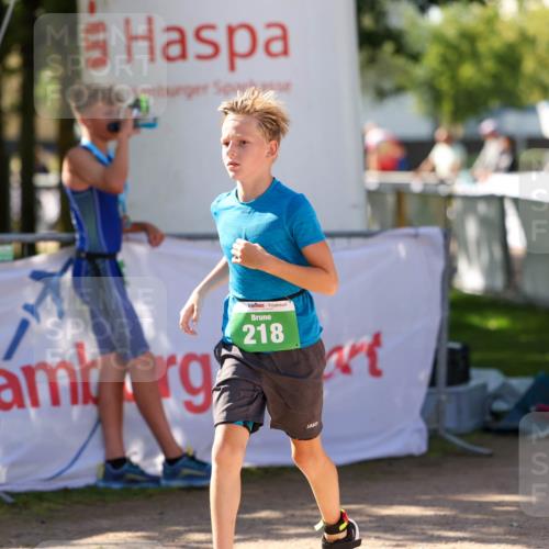 01.09.2024 - 17. Tribühne Triathlon Michael Strokosch http://msf.ph/oto/6905563 01.09.2024 11:08:01 Ziel 218 meine-sportfotos.de