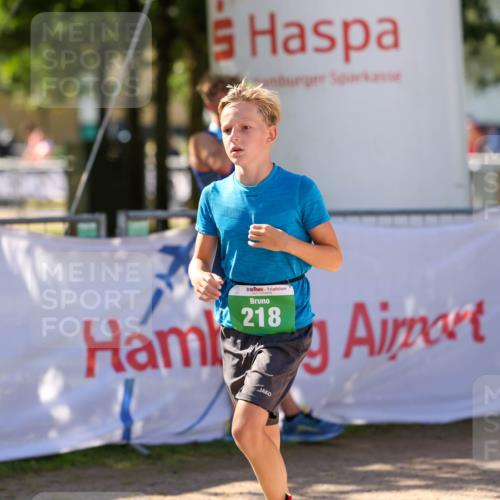 01.09.2024 - 17. Tribühne Triathlon Michael Strokosch http://msf.ph/oto/6905568 01.09.2024 11:08:01 Ziel 218 meine-sportfotos.de