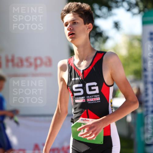01.09.2024 - 17. Tribühne Triathlon Michael Strokosch http://msf.ph/oto/6905641 01.09.2024 11:08:29 Ziel 279, 281, 284 meine-sportfotos.de