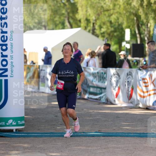 01.09.2024 - 17. Tribühne Triathlon Michael Strokosch http://msf.ph/oto/6905711 01.09.2024 11:08:36 Ziel 279, 1067 meine-sportfotos.de