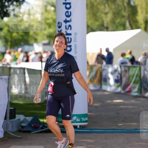01.09.2024 - 17. Tribühne Triathlon Michael Strokosch http://msf.ph/oto/6905757 01.09.2024 11:08:39 Ziel 1067 meine-sportfotos.de