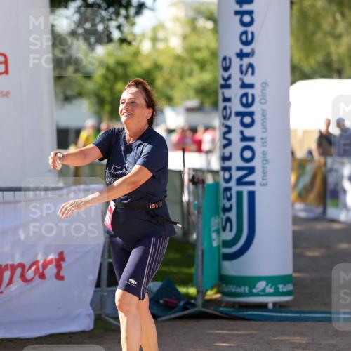 01.09.2024 - 17. Tribühne Triathlon Michael Strokosch http://msf.ph/oto/6905768 01.09.2024 11:08:39 Ziel 1067 meine-sportfotos.de