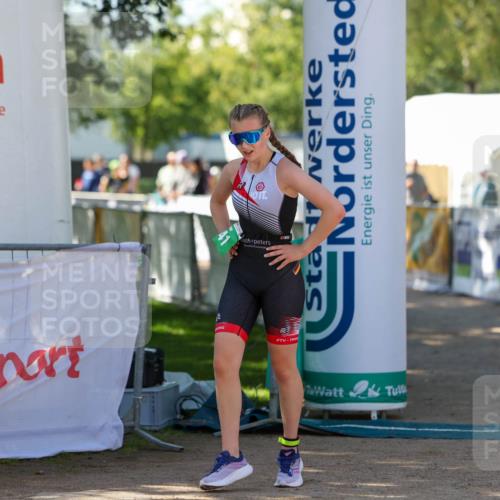 01.09.2024 - 17. Tribühne Triathlon Michael Strokosch http://msf.ph/oto/6905809 01.09.2024 11:09:00 Ziel 241 meine-sportfotos.de