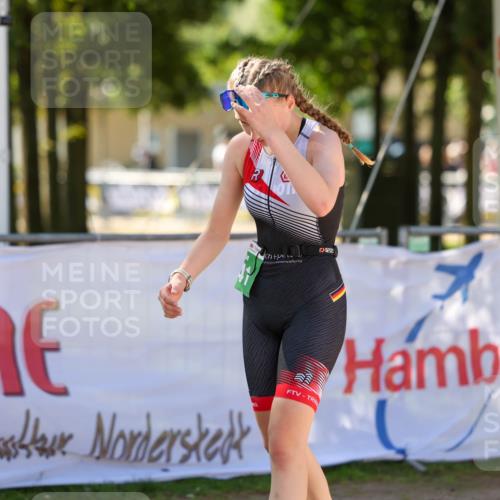 01.09.2024 - 17. Tribühne Triathlon Michael Strokosch http://msf.ph/oto/6905854 01.09.2024 11:09:03 Ziel 241 meine-sportfotos.de