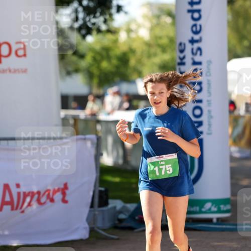 01.09.2024 - 17. Tribühne Triathlon Michael Strokosch http://msf.ph/oto/6905921 01.09.2024 11:09:33 Ziel 175 meine-sportfotos.de