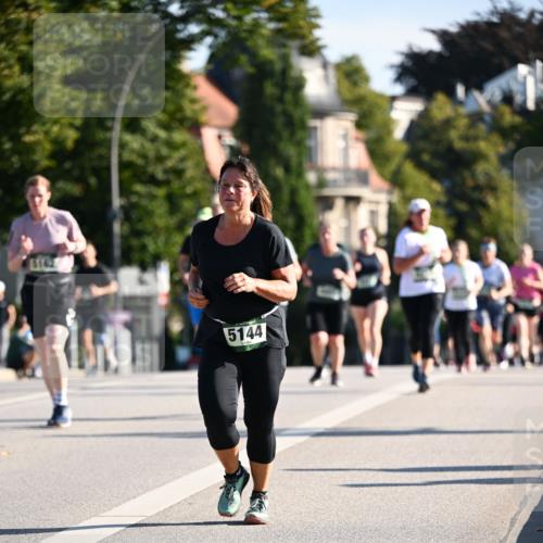 01.09.2024 - BARMER Alsterlauf Dr. Thomas Lammeyer http://msf.ph/oto/6905934 01.09.2024 09:41:33 Laufen 5142, 5144 meine-sportfotos.de