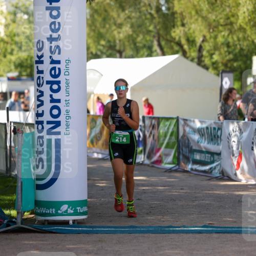 01.09.2024 - 17. Tribühne Triathlon Michael Strokosch http://msf.ph/oto/6905980 01.09.2024 11:09:48 Ziel 214 meine-sportfotos.de