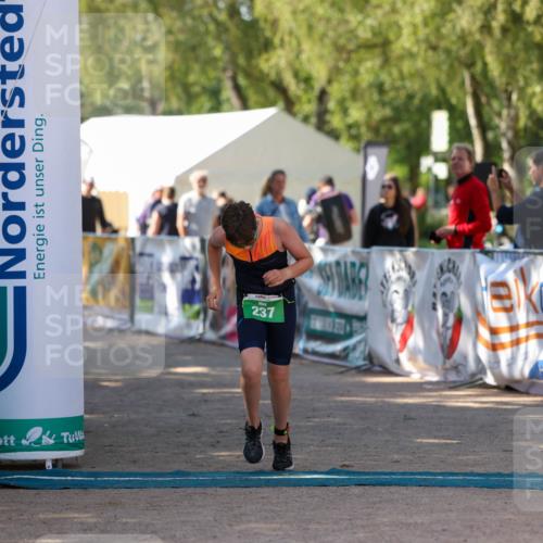 01.09.2024 - 17. Tribühne Triathlon Michael Strokosch http://msf.ph/oto/6906027 01.09.2024 11:10:02 Ziel 237 meine-sportfotos.de