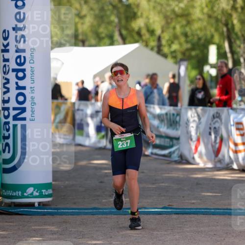 01.09.2024 - 17. Tribühne Triathlon Michael Strokosch http://msf.ph/oto/6906041 01.09.2024 11:10:03 Ziel 237 meine-sportfotos.de