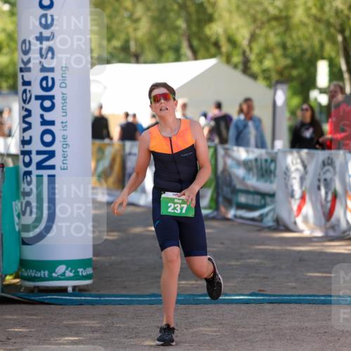 01.09.2024 - 17. Tribühne Triathlon Michael Strokosch http://msf.ph/oto/6906047 01.09.2024 11:10:03 Ziel 237 meine-sportfotos.de