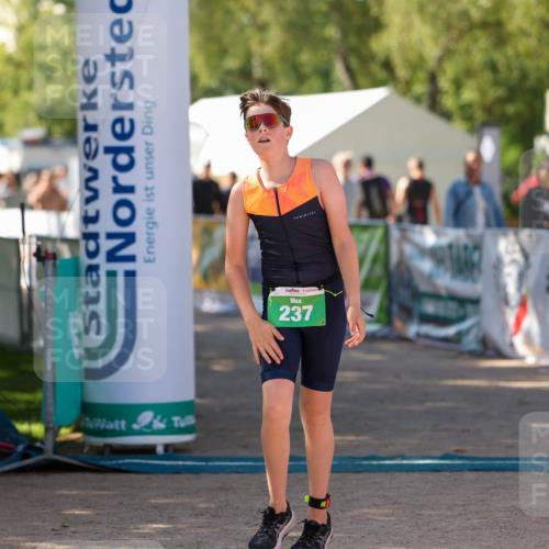 01.09.2024 - 17. Tribühne Triathlon Michael Strokosch http://msf.ph/oto/6906055 01.09.2024 11:10:04 Ziel 237 meine-sportfotos.de