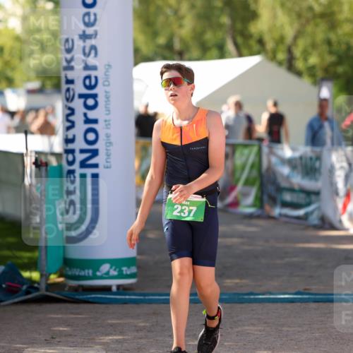 01.09.2024 - 17. Tribühne Triathlon Michael Strokosch http://msf.ph/oto/6906063 01.09.2024 11:10:04 Ziel 237 meine-sportfotos.de