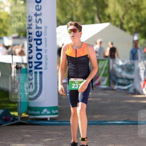 01.09.2024 - 17. Tribühne Triathlon Michael Strokosch http://msf.ph/oto/6906068 01.09.2024 11:10:04 Ziel 237 meine-sportfotos.de