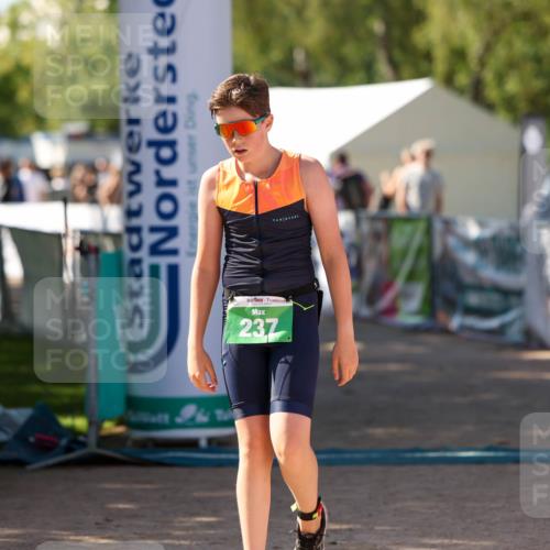 01.09.2024 - 17. Tribühne Triathlon Michael Strokosch http://msf.ph/oto/6906080 01.09.2024 11:10:05 Ziel 237 meine-sportfotos.de