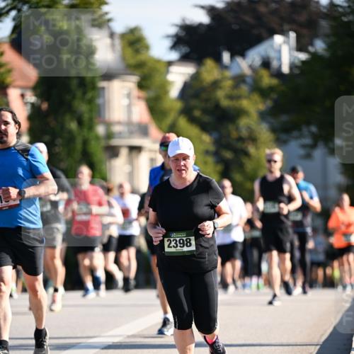 01.09.2024 - BARMER Alsterlauf Dr. Thomas Lammeyer http://msf.ph/oto/6906187 01.09.2024 09:41:49 Laufen 2398 meine-sportfotos.de