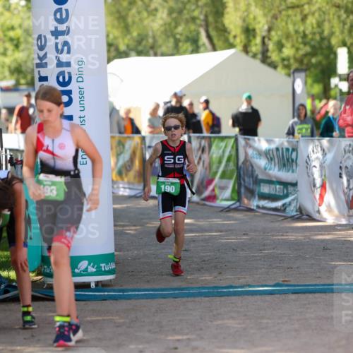 01.09.2024 - 17. Tribühne Triathlon Michael Strokosch http://msf.ph/oto/6906254 01.09.2024 11:10:31 Ziel 190, 193 meine-sportfotos.de