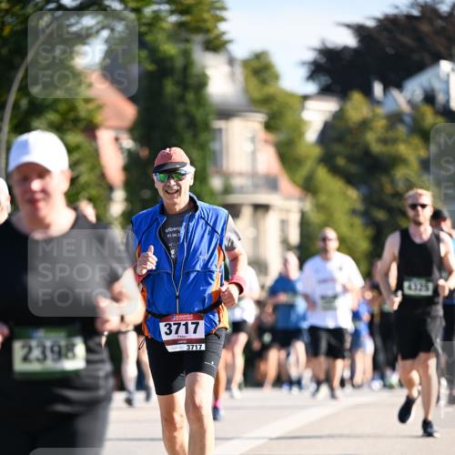 01.09.2024 - BARMER Alsterlauf Dr. Thomas Lammeyer http://msf.ph/oto/6906257 01.09.2024 09:41:52 Laufen 01, 04, 2, 2398, 3717, 3717, 4325 meine-sportfotos.de
