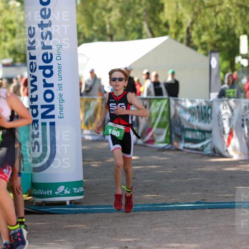 01.09.2024 - 17. Tribühne Triathlon Michael Strokosch http://msf.ph/oto/6906273 01.09.2024 11:10:32 Ziel 190, 193 meine-sportfotos.de