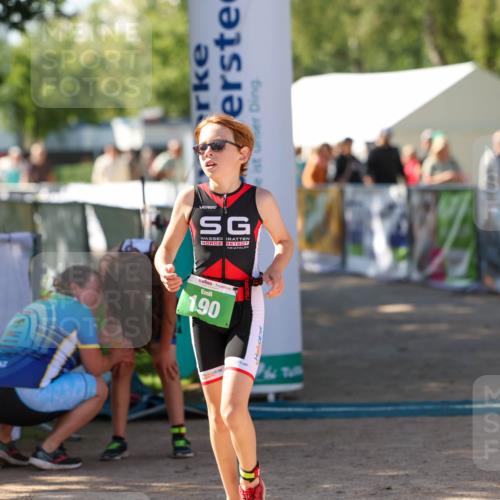 01.09.2024 - 17. Tribühne Triathlon Michael Strokosch http://msf.ph/oto/6906304 01.09.2024 11:10:34 Ziel 190, 193 meine-sportfotos.de