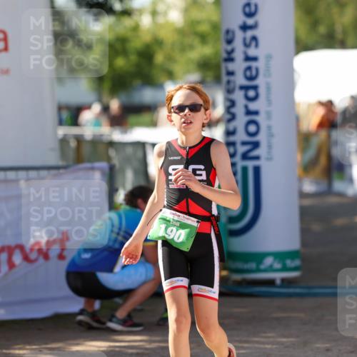 01.09.2024 - 17. Tribühne Triathlon Michael Strokosch http://msf.ph/oto/6906322 01.09.2024 11:10:34 Ziel 190, 193 meine-sportfotos.de