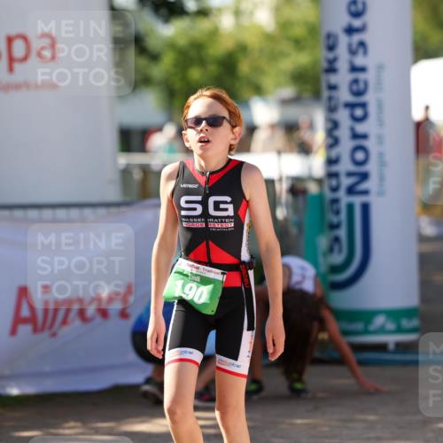 01.09.2024 - 17. Tribühne Triathlon Michael Strokosch http://msf.ph/oto/6906336 01.09.2024 11:10:35 Ziel 190 meine-sportfotos.de