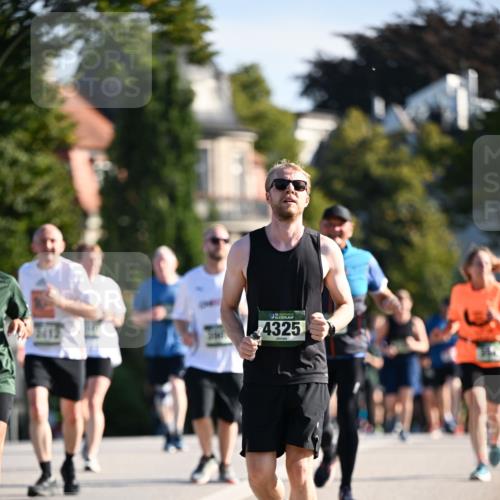 01.09.2024 - BARMER Alsterlauf Dr. Thomas Lammeyer http://msf.ph/oto/6906348 01.09.2024 09:41:55 Laufen 4325 meine-sportfotos.de
