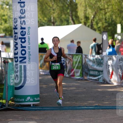 01.09.2024 - 17. Tribühne Triathlon Michael Strokosch http://msf.ph/oto/6906357 01.09.2024 11:11:56 Ziel 203 meine-sportfotos.de