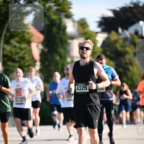 01.09.2024 - BARMER Alsterlauf Dr. Thomas Lammeyer http://msf.ph/oto/6906360 01.09.2024 09:41:55 Laufen 4325 meine-sportfotos.de