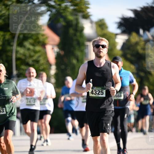 01.09.2024 - BARMER Alsterlauf Dr. Thomas Lammeyer http://msf.ph/oto/6906373 01.09.2024 09:41:56 Laufen 3413, 63, 35, 4325 meine-sportfotos.de